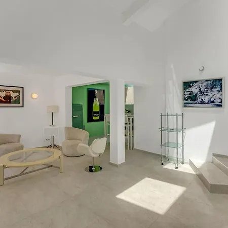 Duplex A 50 Metres De La